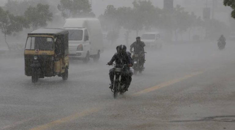 पाकिस्तानमा भारी वर्षाका कारण १७ जनाको मृत्यु, ३० घाइते