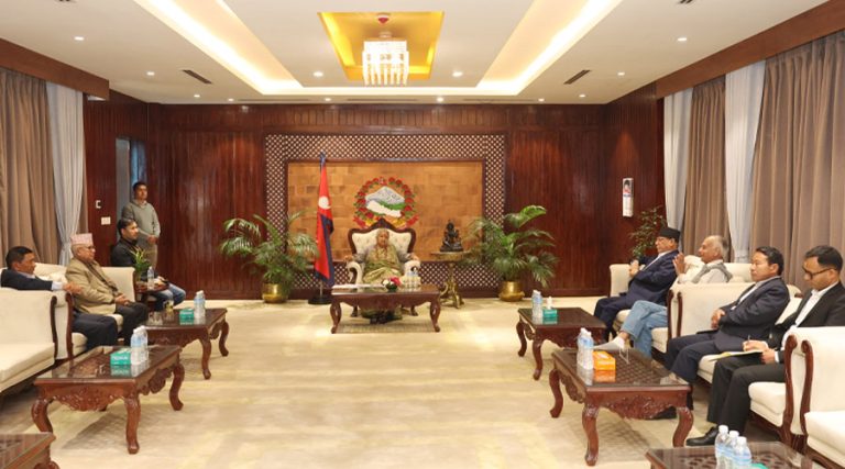 प्रधानमन्त्रीको प्रशंसा गर्दै प्रचण्डले भने- चुनाव नभएको भए मुलुक दुर्घटनामा जान सक्थ्यो