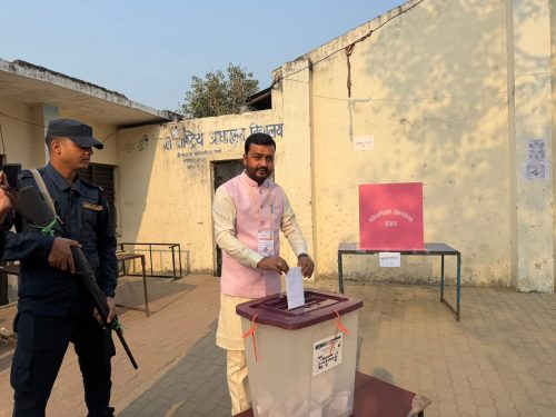 प्रदीप यादवले मनियारीबाट गरे मतदान