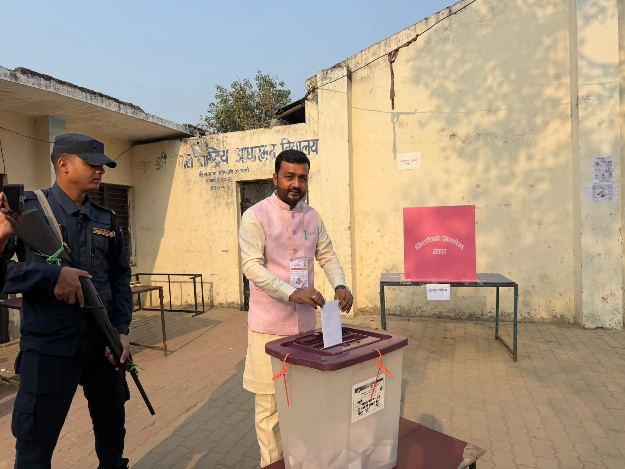 प्रदीप यादवले मनियारीबाट गरे मतदान