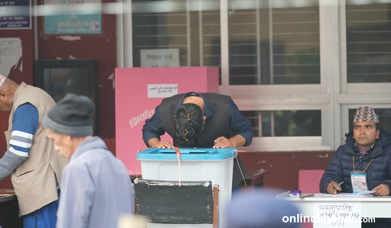 रविले मत हालेपछि ढोगे मतपेटिका (तस्वीरहरू)