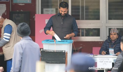 रवि र बालेनले गरे मतदान