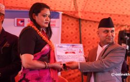 अरू मुस्कुराइरहे, उनको आँसु झरिरह्यो