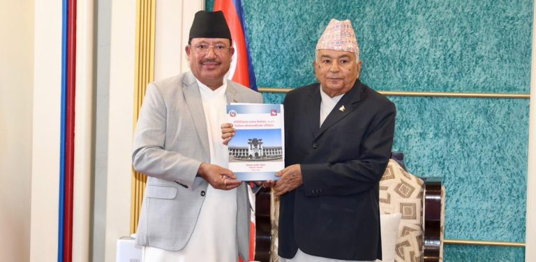 निर्वाचन आयोगले राष्ट्रपतिलाई बुझायो मत परिणामसहितको प्रतिवेदन