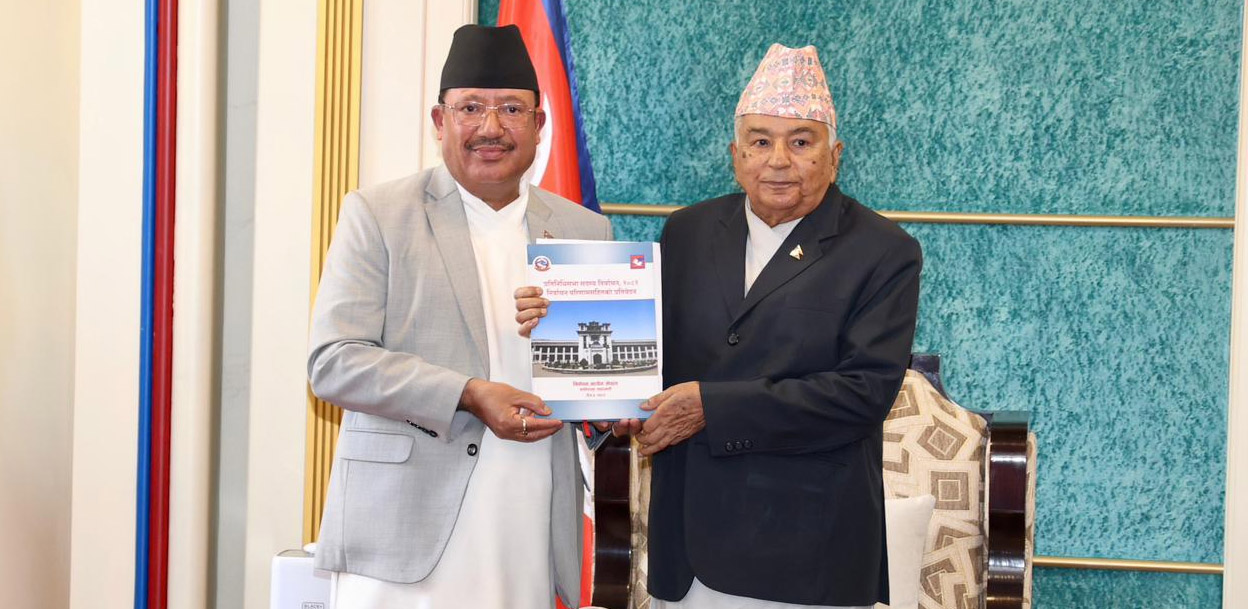 निर्वाचन आयोगले राष्ट्रपतिलाई बुझायो मत परिणामसहितको प्रतिवेदन