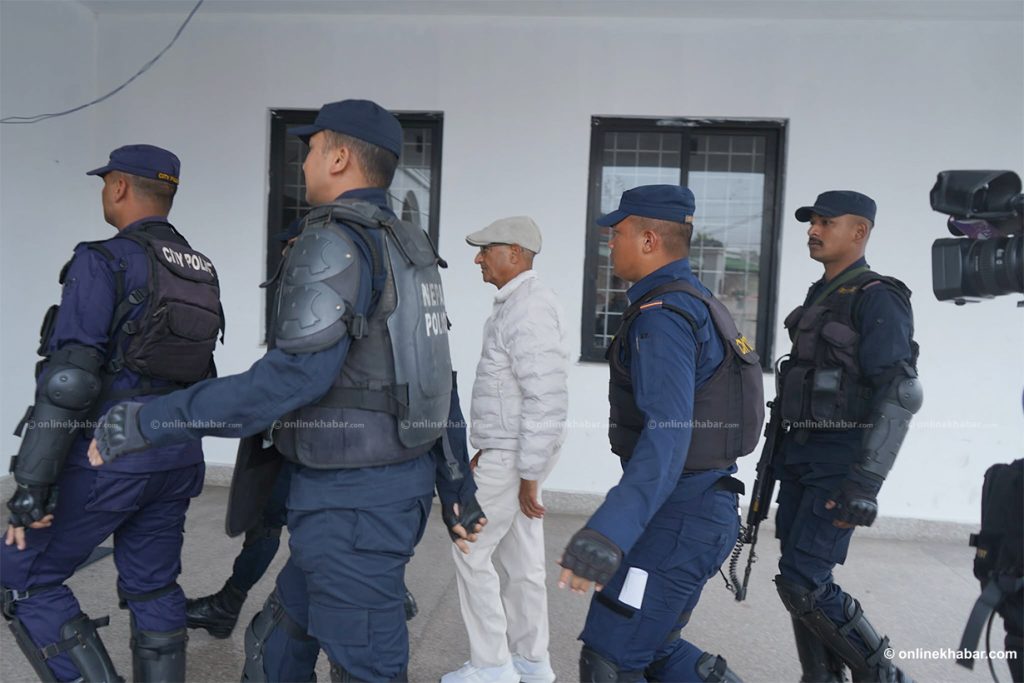 रमेश लेखकलाई अदालत उपस्थित गराइयो