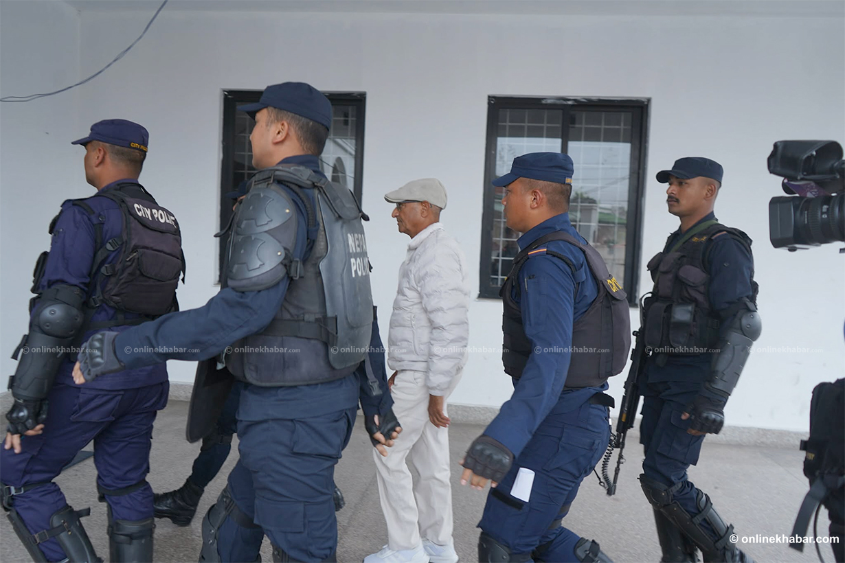 रमेश लेखकलाई अदालत उपस्थित गराइयो