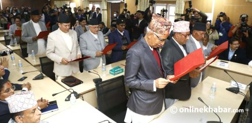 नवनिर्वाचित राष्ट्रिय सभा सांसदहरूको शपथ (तस्वीरहरू)