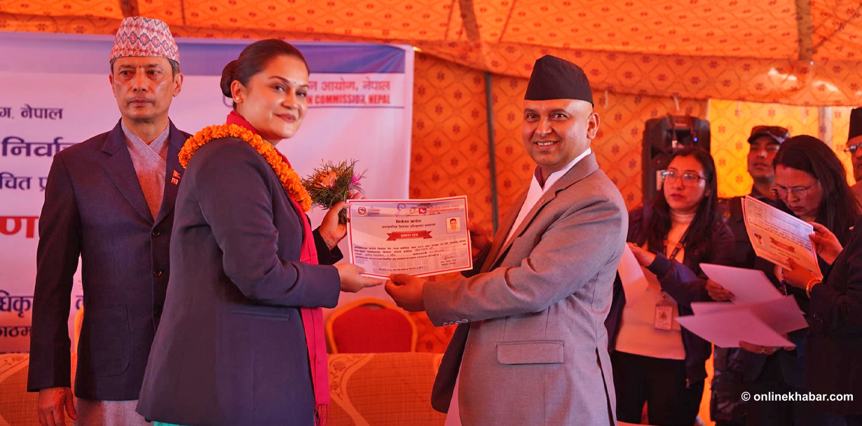 समानुपातिक सांसदले बुझे प्रमाणपत्र (तस्वीरहरू)