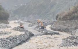 रोशी खोलाको बाढीले बगाएर एक जनाको मृत्यु, बिपी राजमार्ग अवरुद्ध