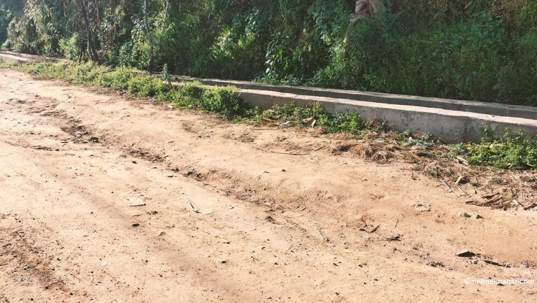 गुल्मीको देउराली–कमेरपानी सडक निर्माण अलपत्र