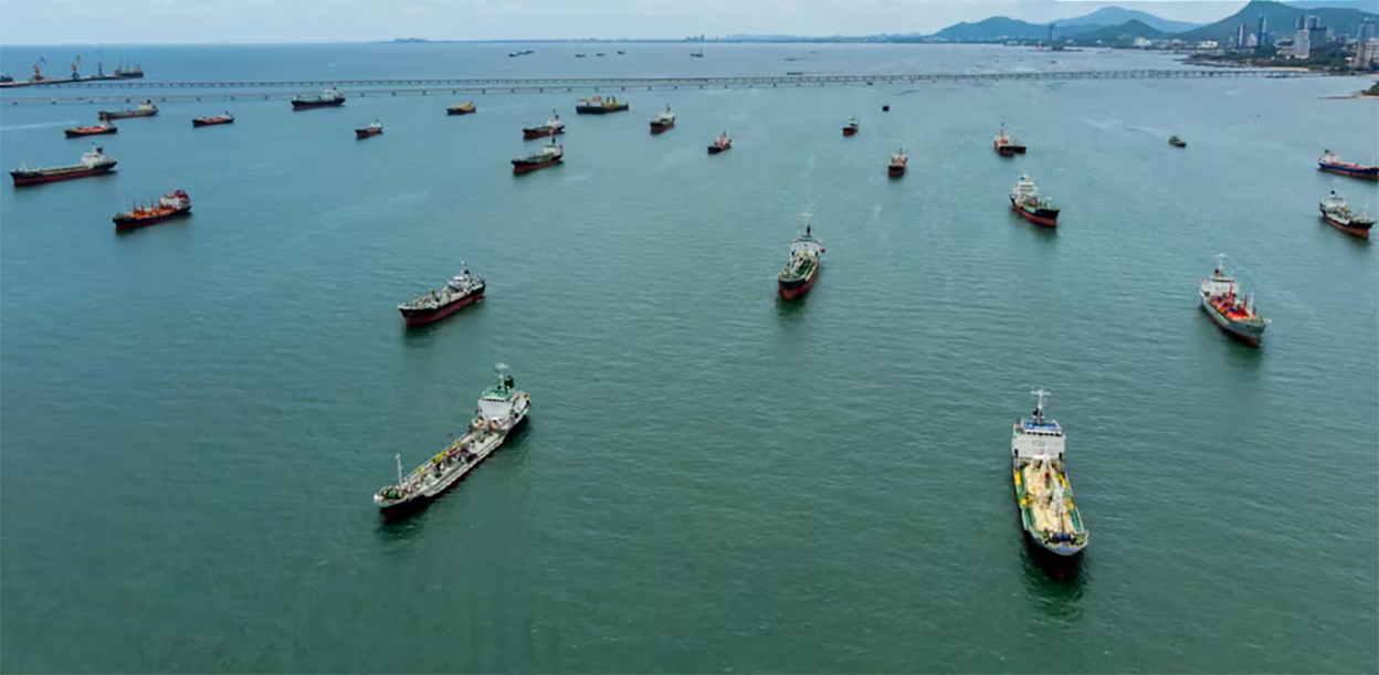 स्ट्रेट अफ होर्मुज भएर आउ-जाउ गर्ने विदेशी जहाजबाट शुल्क उठाउँदै इरान, थप तनावको संकेत