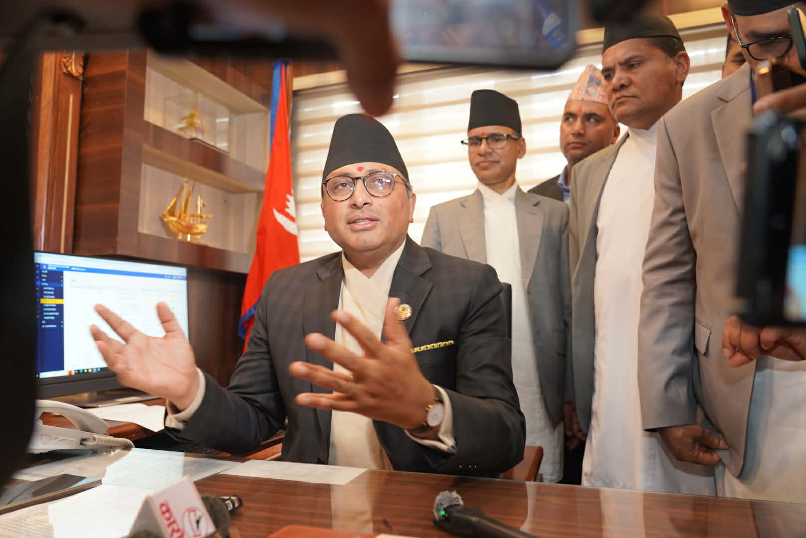 अर्थमन्त्री स्वर्णिम वाग्लेको पहिलो निर्णय- १५ ऐन खारेज गर्ने