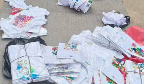 सिरहाका विभिन्न स्थानबाट दलको लोगो र उम्मेदवारको तस्वीर अंकित टी-सर्ट बरामद