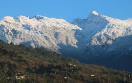 वर्षापछि ताप्लेजुङका डाँडाकाँडा सेताम्मे