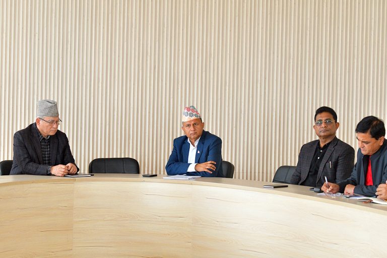 एमाले सचिवालय बैठक बस्दै, बादलको विवादित अभिव्यक्तिबारे छलफल हुने