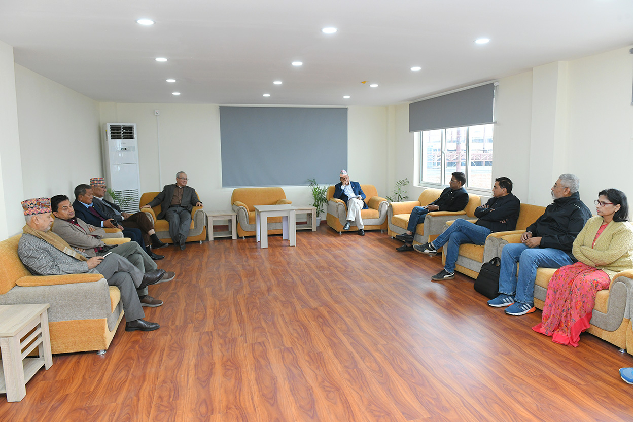 ओली पक्राउ परेपछि एमाले सचिवालय बैठक जारी