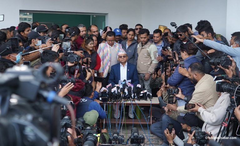 एमालेले भन्यो– ओली र लेखकको गिरफ्तारी गैरकानुनी