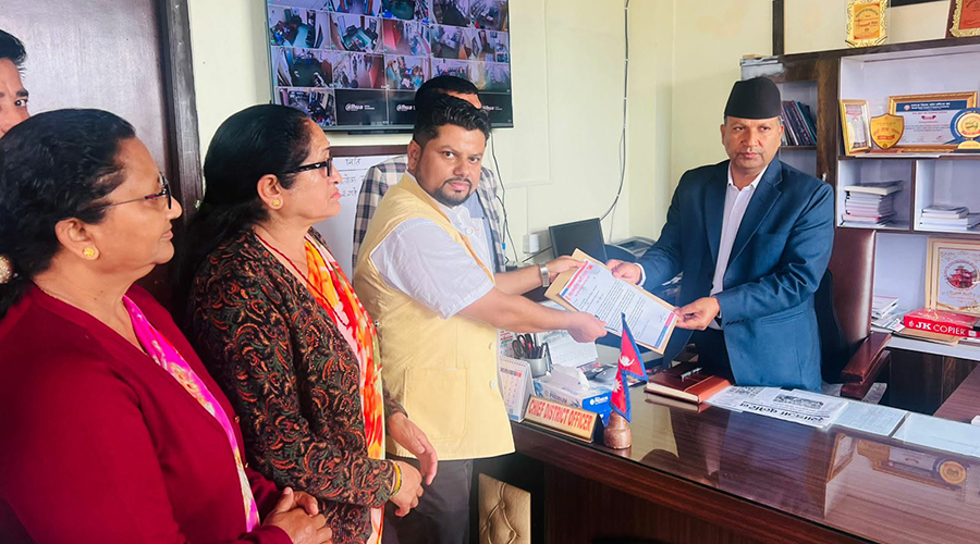 ओली-लेखक रिहाइको माग गर्दै एमाले स्याङ्जाले बुझायो विरोधपत्र 