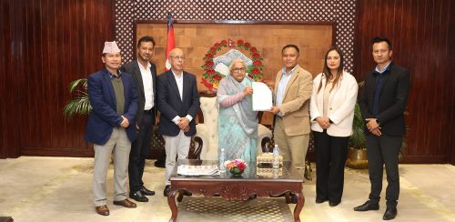 प्रधानमन्त्रीलाई उज्यालो नेपाल पार्टीले बुझायो ज्ञापन