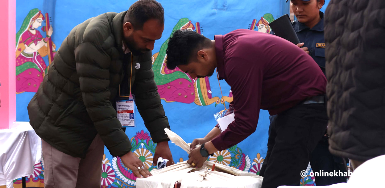 धमाधम संकलन हुँदै मतपेटिका (तस्वीरहरू)