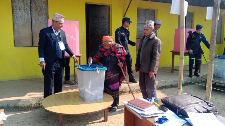 बैतडीमा दिउँसो २ बजेसम्म ४८ हजारभन्दा बढी मत खस्यो