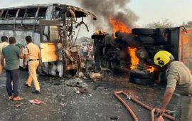 भारतको आन्ध्र प्रदेशमा बस र ट्रक ठोक्किँदा १४ जनाको मृत्यु