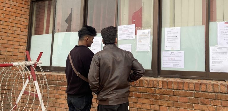 ‘उडान अनिश्चत भएपछि न भोट हाल्न पाइने भो, न विदेश जान’