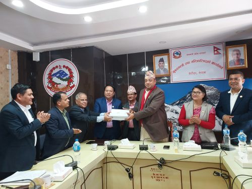 बागमतीमा मुख्यमन्त्रीसहित ८ मन्त्रालय राख्न र ७०१ दरबन्दी कटौती गर्न प्रस्ताव