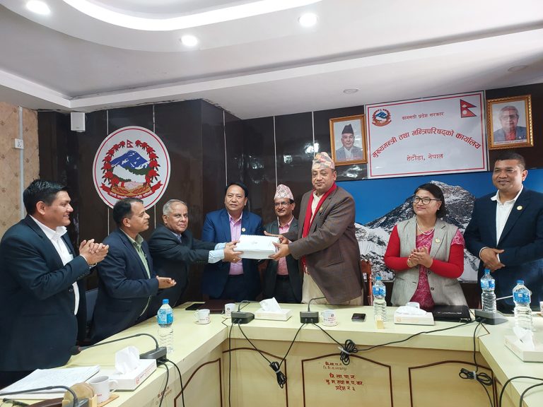 बागमतीमा मुख्यमन्त्रीसहित ८ मन्त्रालय राख्न र ७०१ दरबन्दी कटौती गर्न प्रस्ताव