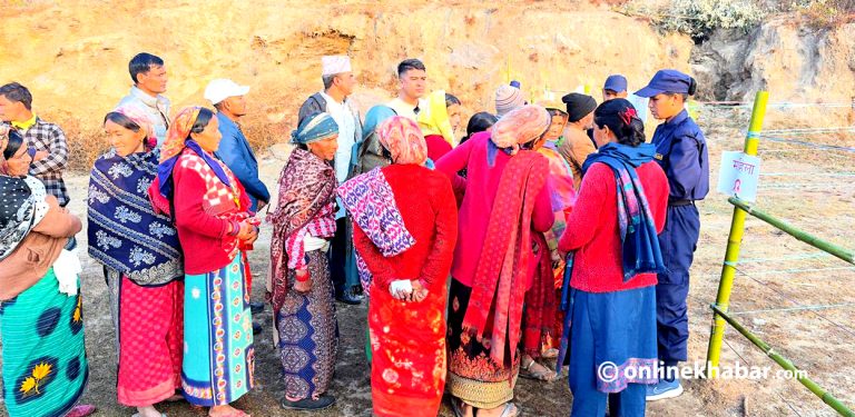 बाजुरामा शान्तिपूर्ण मतदान : आफ्नो भोट आफै हाल्न पाउँदा मतदाता खुसी