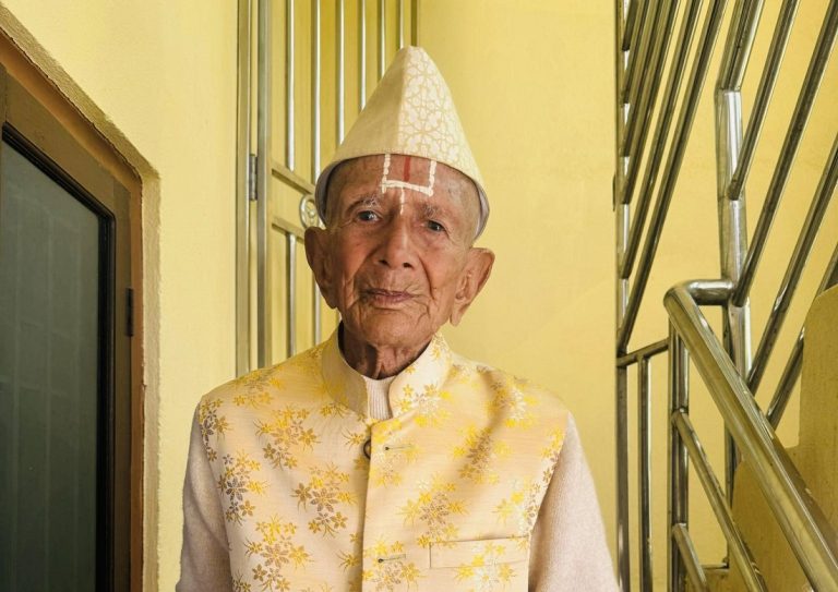 ९८ वर्षीय बालानन्द खतिवडाले गरे मतदान