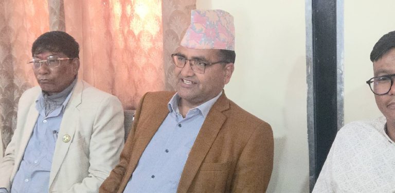 सुदूरपश्चिमका मुख्यमन्त्रीले ५ लाख घुस मागेको आरोप, छानबिन गर्न नेकपाको माग