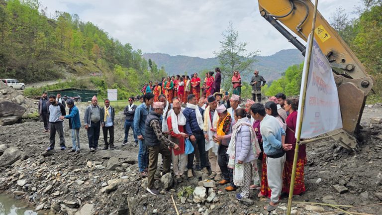 लोचा खोलामा मोटरेबल पुल निर्माण सुरु