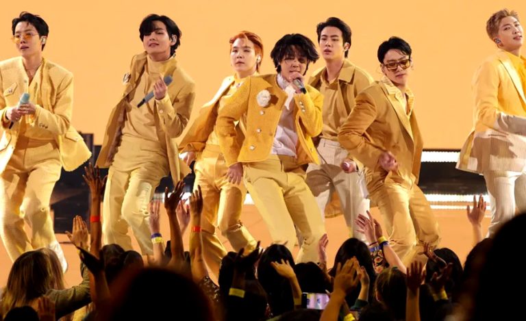 १४ गीत रिलिज गर्दै फर्कियो ‘बीटीएस’, युट्युबमा हेर्नूस नयाँ गीत ‘स्विम’