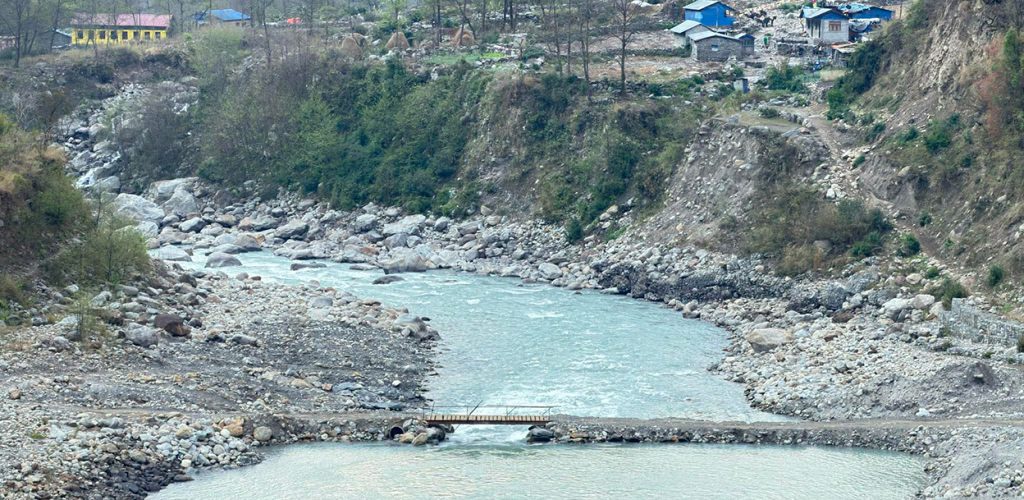 उत्तरी गोरखाको फिलिममा पहिलो पटक पुग्यो मोटर