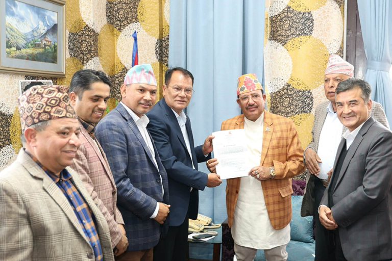 चुनावी प्रचारमा राष्ट्रिय झण्डा दुरुपयोगबारे कांग्रेसले गरायो आयोगको ध्यानाकर्षण