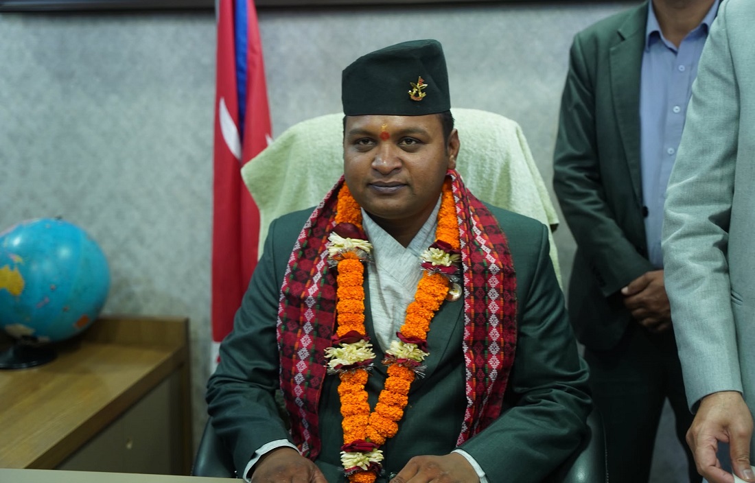 श्रममन्त्री साहलाई चुनौतीका चाङ