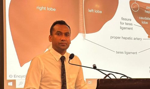 किष्ट मेडिकल कलेजमा भएको ‘कलेजो प्रत्यारोपण अध्ययन’ अन्तर्राष्ट्रिय सम्मेलनमा प्रस्तुत हुँदै