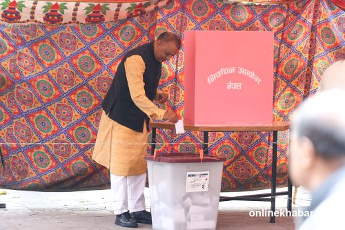 कांग्रेस सभापति गगन थापाले गरे मतदान (तस्वीरहरू)