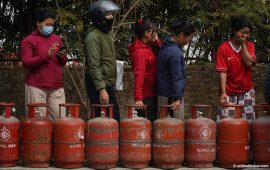 ग्यास ल्याउन नसक्ने आयल निगम र उद्योगी, दोषजति उपभोक्तालाई