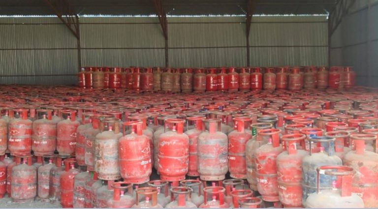 श्रीराम डिपोमा ६ हजार सिलिन्डर ग्यास फेला, अरू उद्योगमाथि बढाइयो निगरानी