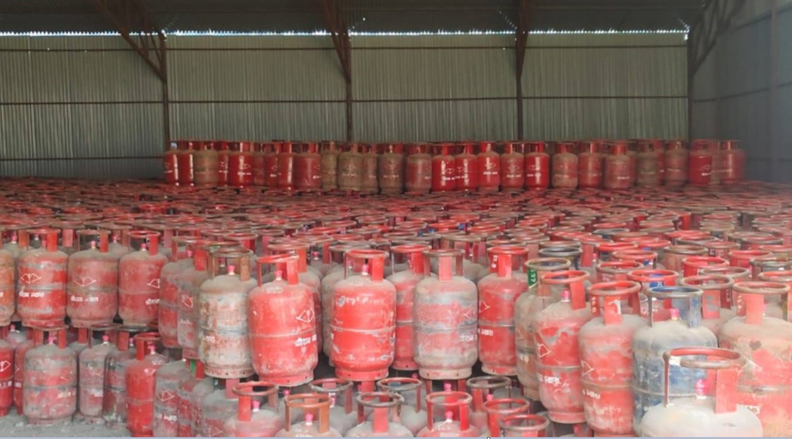 श्रीराम डिपोमा ६ हजार सिलिन्डर ग्यास फेला, अरू उद्योगमाथि बढाइयो निगरानी