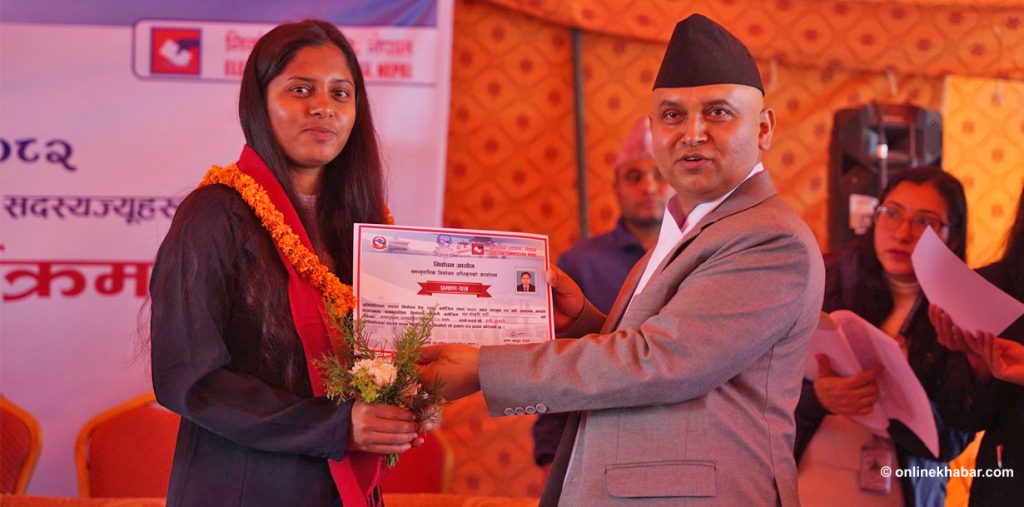 समानुपातिक सांसदले बुझे प्रमाणपत्र (तस्वीरहरू)