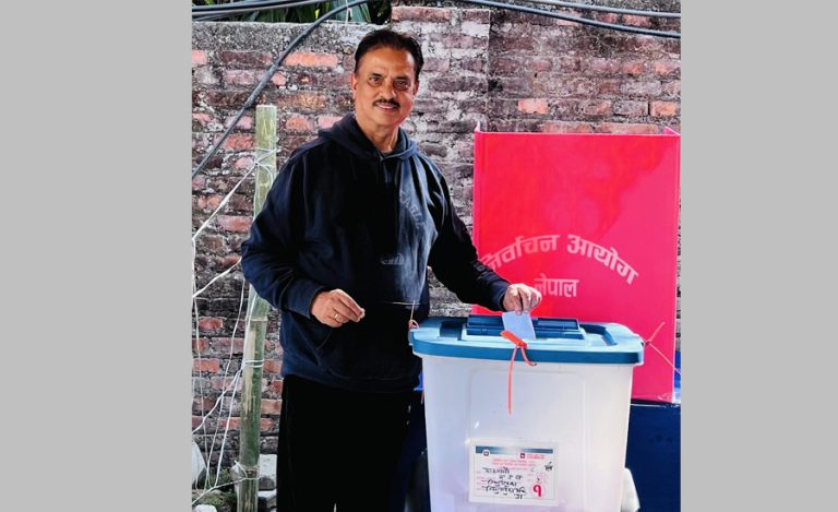 हरिवंशले बुढानीलण्ठबाट गरे मतदान, भन्छन्- देशले सक्षम नेतृत्व पाउनेछ