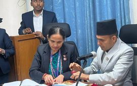 तीन नयाँ हुलाक टिकटको टाँचा हस्तान्तरण, सञ्चारमन्त्रीले भने- अब स्मार्ट हुलाक