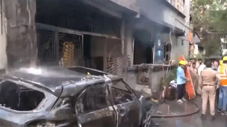 भारतको इन्दौरमा कार चार्जिङ गर्दा विस्फोट, ७ जनाको मृत्यु