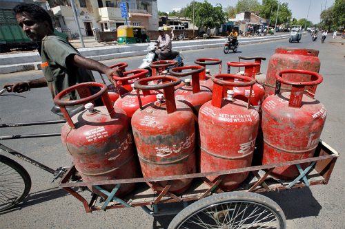 मध्यपूर्व द्वन्द्वले भारतमा ग्यास संकट, रेस्टुरेन्ट व्यवसाय बन्द हुने जोखिममा