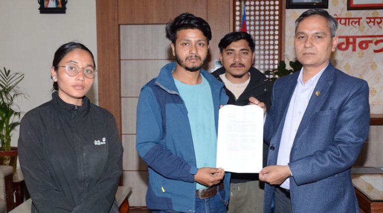 इनिशा विकका परिवारले भेटे गृहमन्त्री, दोषीलाई कारबाही गर्न माग