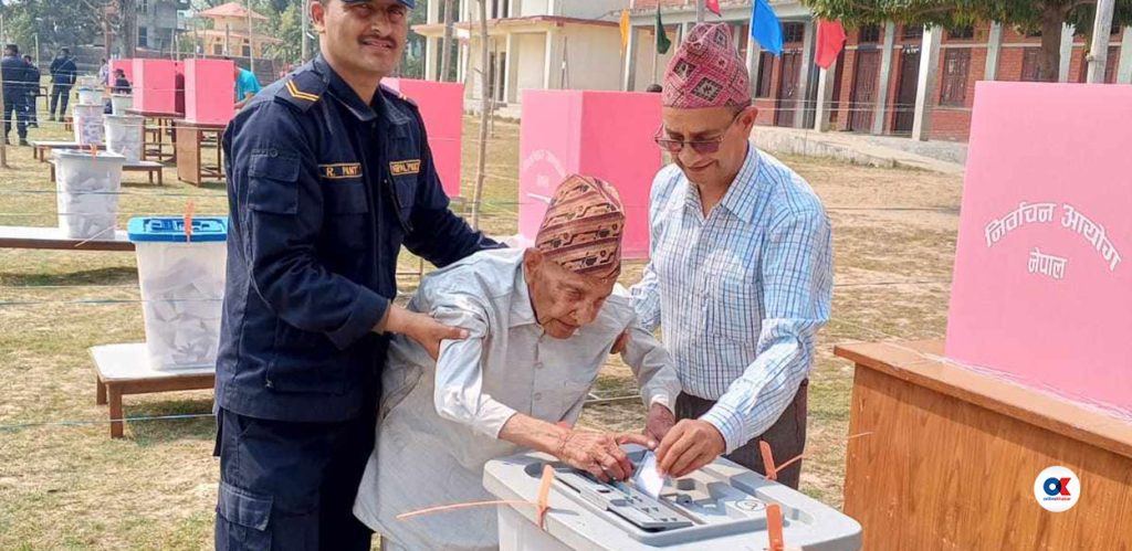 कैलालीका १०७ वर्षीय जनकलालले गरे मतदान